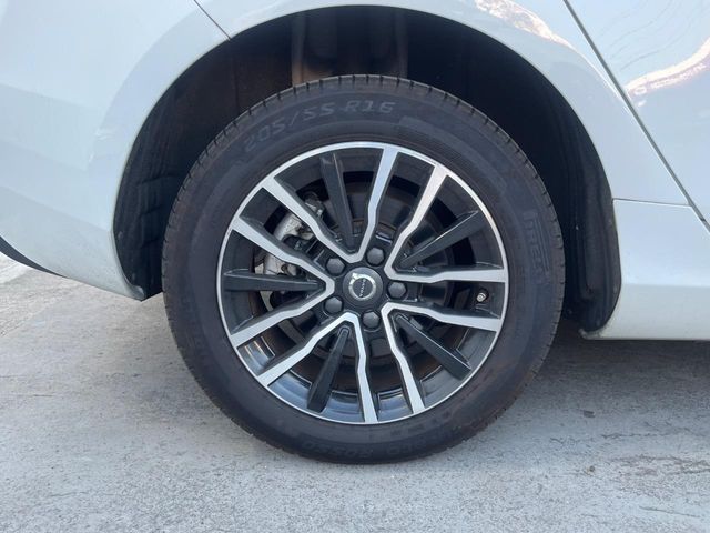 VOLVO V40 2019 Image 31