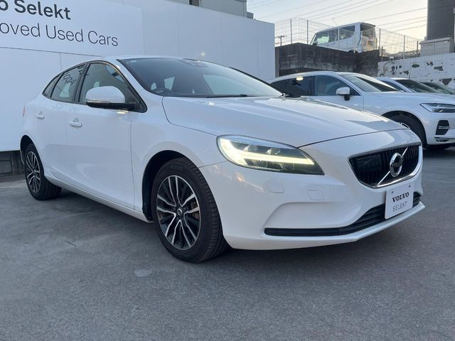 VOLVO V40 2019 Image 31