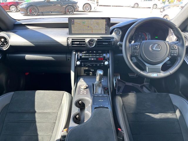 TOYOTA LEXUS IS300H 2023 Image 31