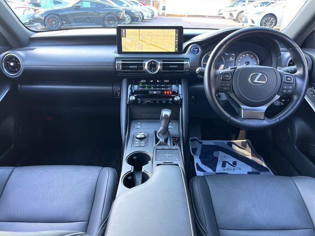 TOYOTA LEXUS IS300H 2021 Image 31