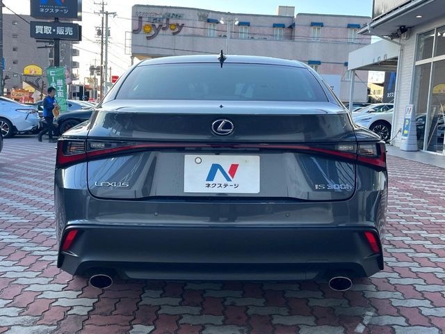 TOYOTA LEXUS IS300H 2021 Image 31
