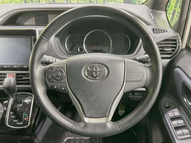 TOYOTA VOXY 2017 Image 31
