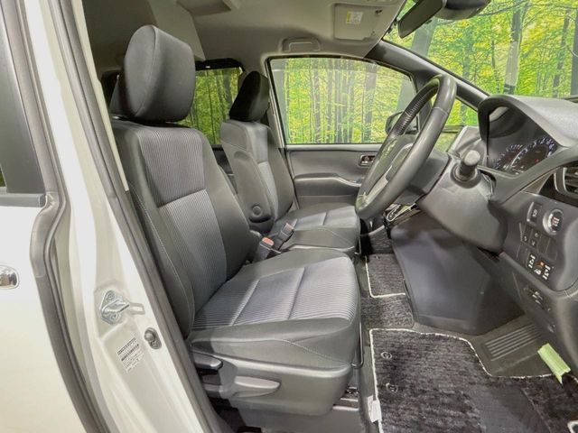 TOYOTA VOXY 2017 Image 31