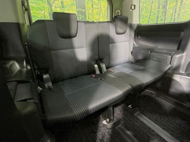 TOYOTA VOXY 2017 Image 31