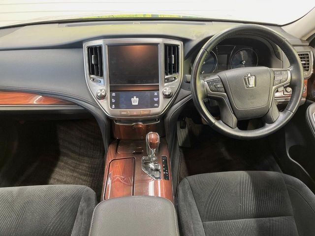 TOYOTA CROWN SEDAN HYBRID 2015 Image 31