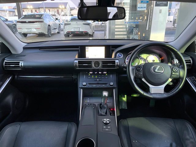 TOYOTA LEXUS IS300H 2015 Image 31