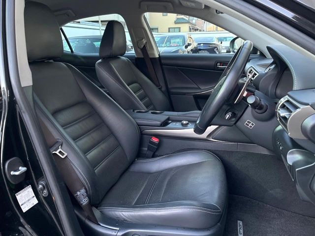 TOYOTA LEXUS IS300H 2015 Image 31