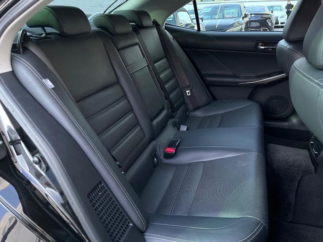 TOYOTA LEXUS IS300H 2015 Image 31