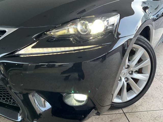 TOYOTA LEXUS IS300H 2015 Image 31