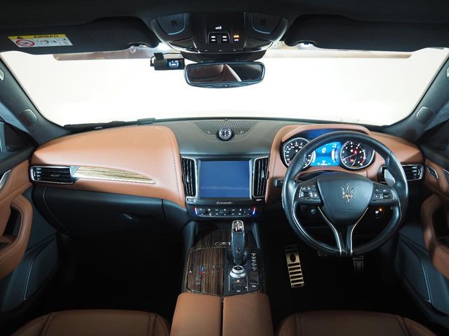 MASERATI LEVANTE 2018 Image 31