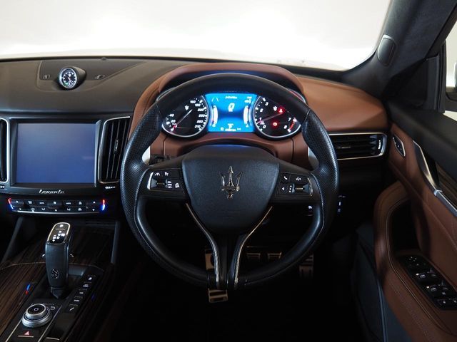 MASERATI LEVANTE 2018 Image 31