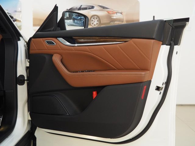 MASERATI LEVANTE 2018 Image 31