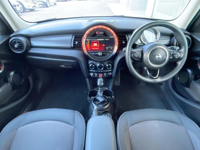 BMW MINI COOPER D 5DOOR 2019 Image 31