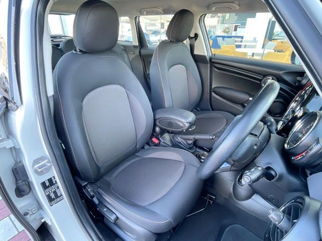 BMW MINI COOPER D 5DOOR 2019 Image 31