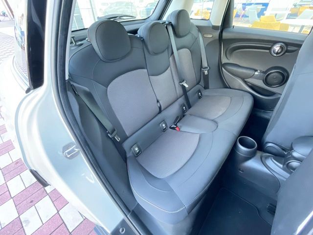 BMW MINI COOPER D 5DOOR 2019 Image 31