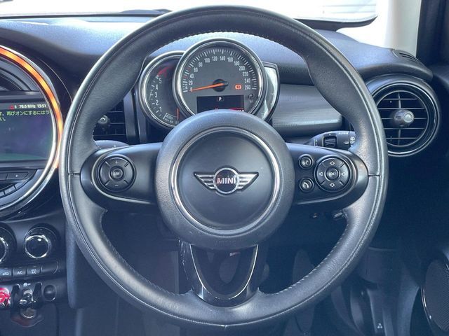 BMW MINI COOPER D 5DOOR 2019 Image 31