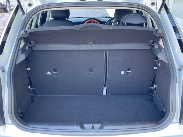 BMW MINI COOPER D 5DOOR 2019 Image 31