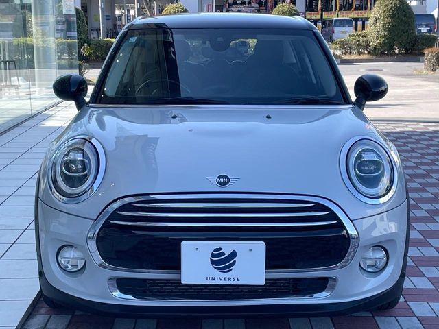 BMW MINI COOPER D 5DOOR 2019 Image 31
