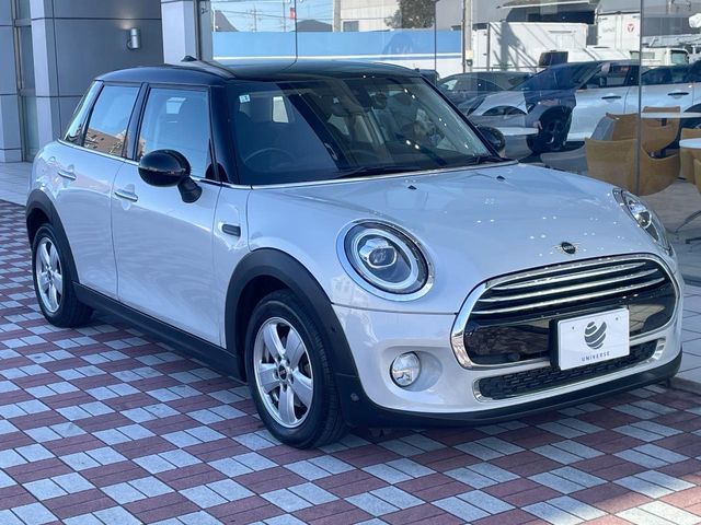 BMW MINI COOPER D 5DOOR 2019 Image 31