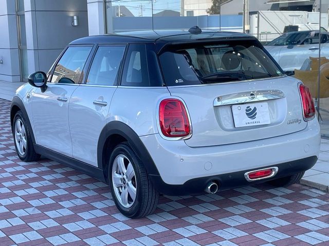 BMW MINI COOPER D 5DOOR 2019 Image 31