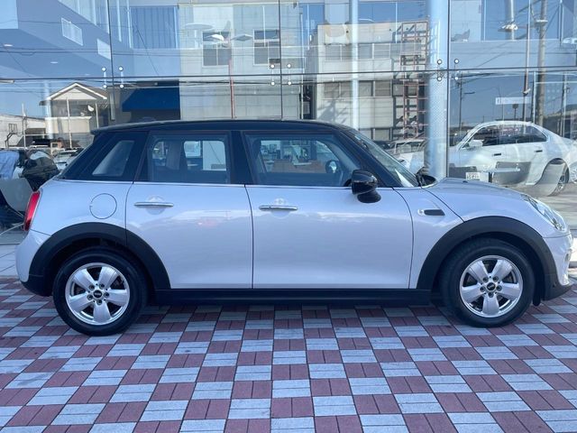 BMW MINI COOPER D 5DOOR 2019 Image 31