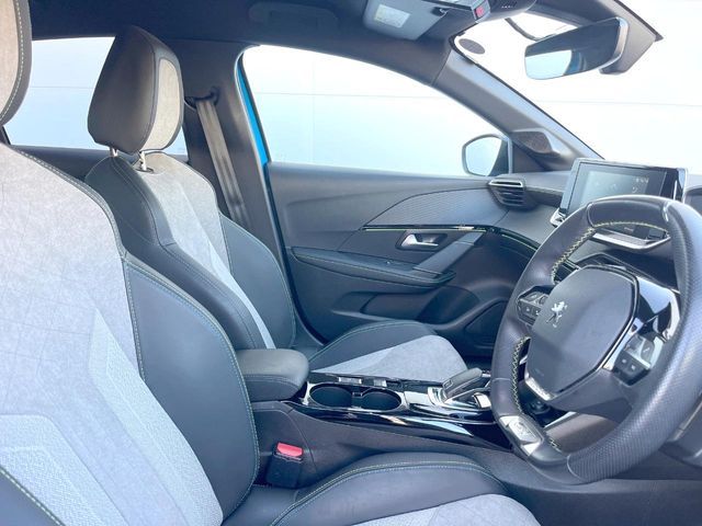 PEUGEOT 208 2020 Image 31