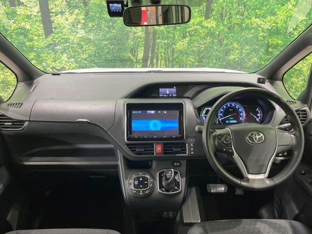 TOYOTA VOXY HYBRID 2015 Image 31