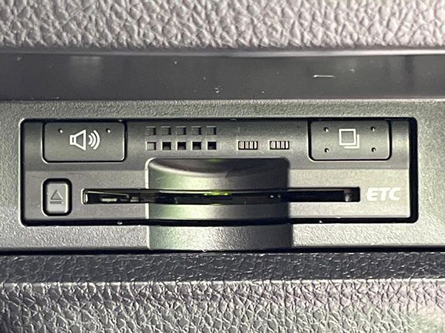 TOYOTA VOXY HYBRID 2015 Image 31