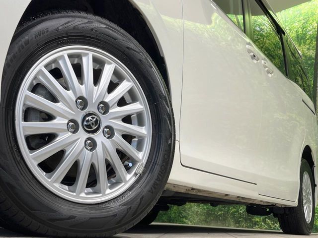 TOYOTA VOXY HYBRID 2015 Image 31