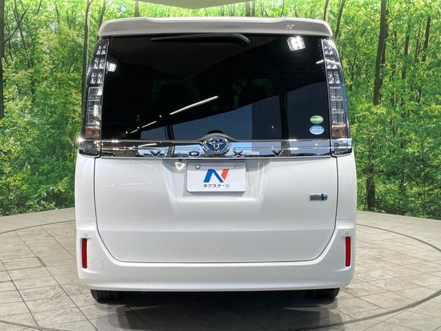 TOYOTA VOXY HYBRID 2015 Image 31