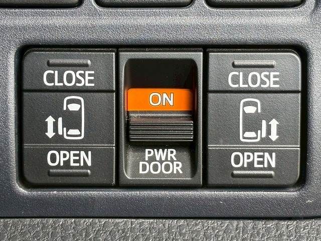 TOYOTA VOXY 2015 Image 31