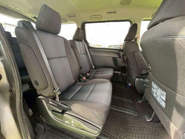 TOYOTA VOXY 2015 Image 31