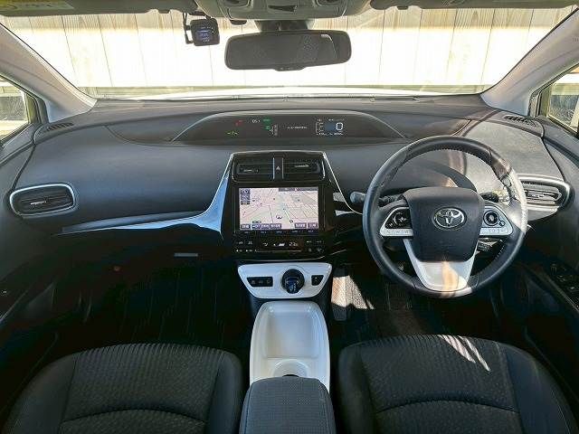 TOYOTA PRIUS 2017 Image 31