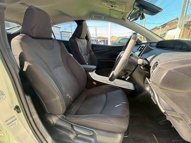 TOYOTA PRIUS 2017 Image 31