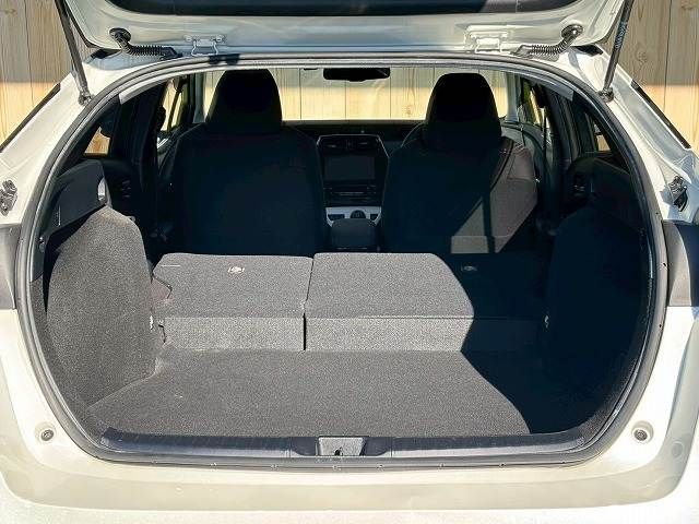 TOYOTA PRIUS 2017 Image 31