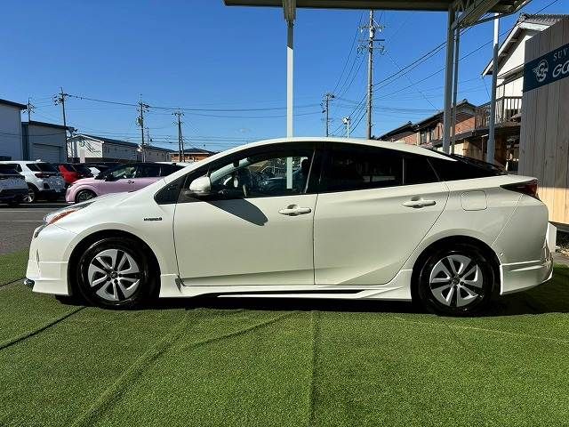 TOYOTA PRIUS 2017 Image 31