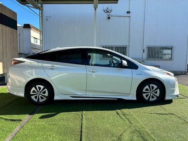 TOYOTA PRIUS 2017 Image 31