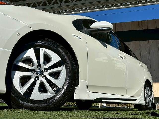 TOYOTA PRIUS 2017 Image 31