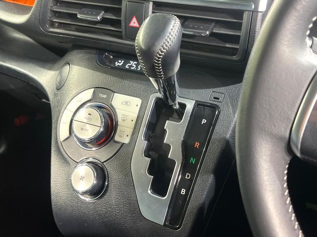 TOYOTA SIENTA HYBRID 2016 Image 31