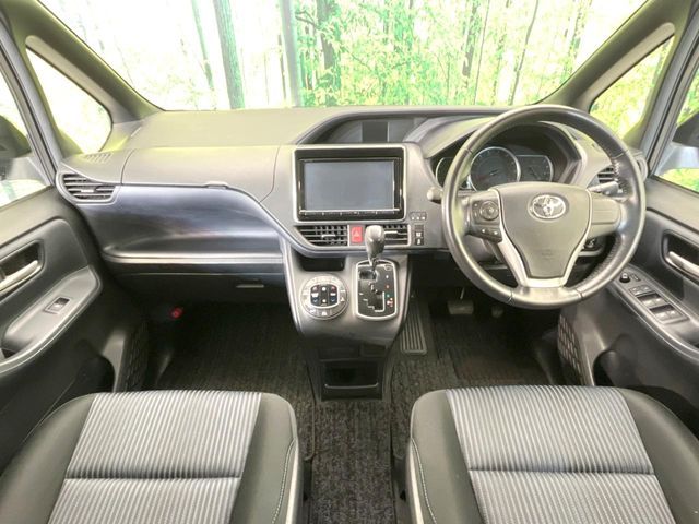 TOYOTA VOXY 2014 Image 31