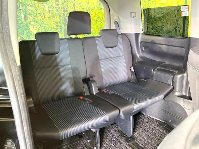 TOYOTA VOXY 2014 Image 31