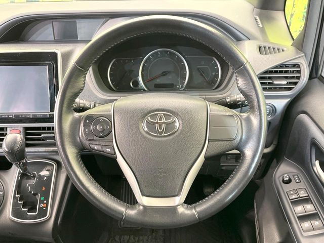 TOYOTA VOXY 2014 Image 31