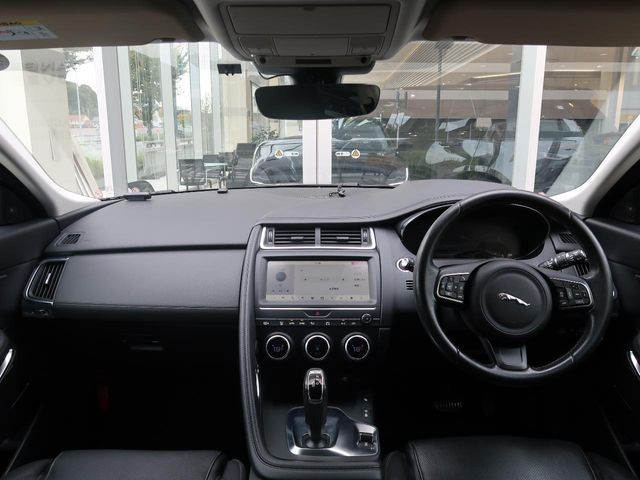 JAGUAR E-PACE 2018 Image 31