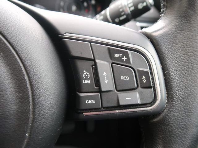 JAGUAR E-PACE 2018 Image 31