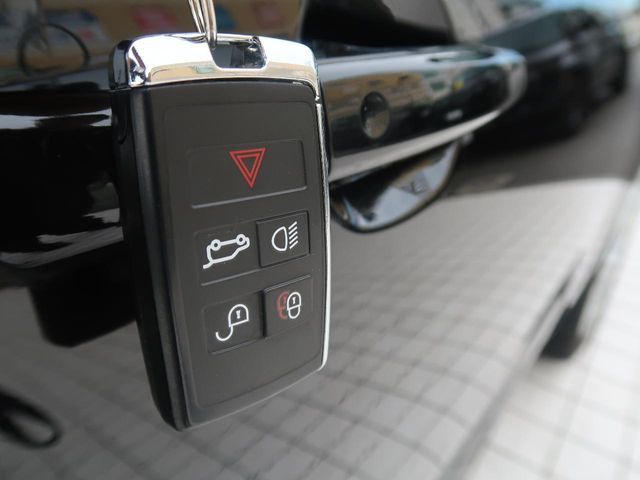 JAGUAR E-PACE 2018 Image 31