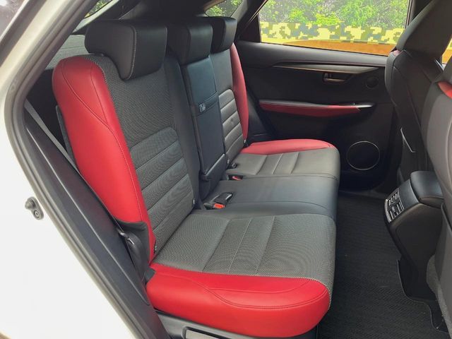 TOYOTA LEXUS NX300H AWD 2019 Image 31