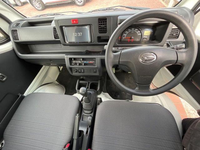 DAIHATSU HIJET TRUCK 4WD 2017 Image 31