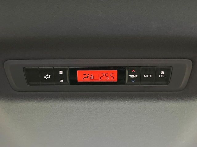 TOYOTA VOXY 2018 Image 31