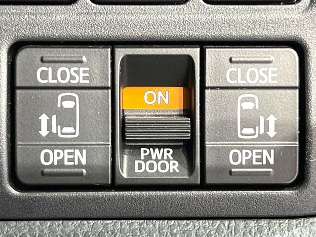 TOYOTA VOXY 2018 Image 31