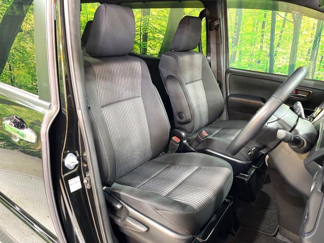 TOYOTA VOXY 2018 Image 31